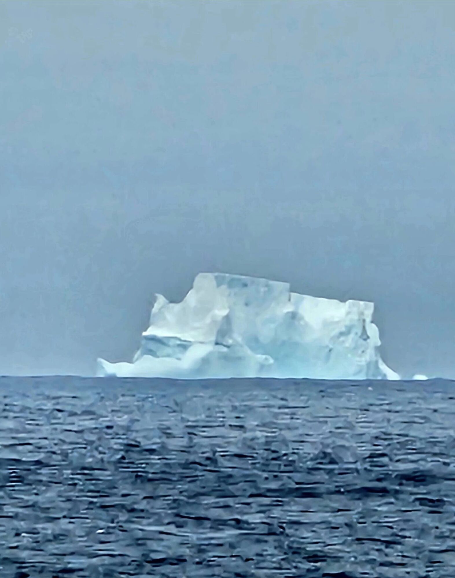 ''The team was stunned'': Ukrainian polar explorers discovered the possible fragments of the world's largest iceberg. Photo