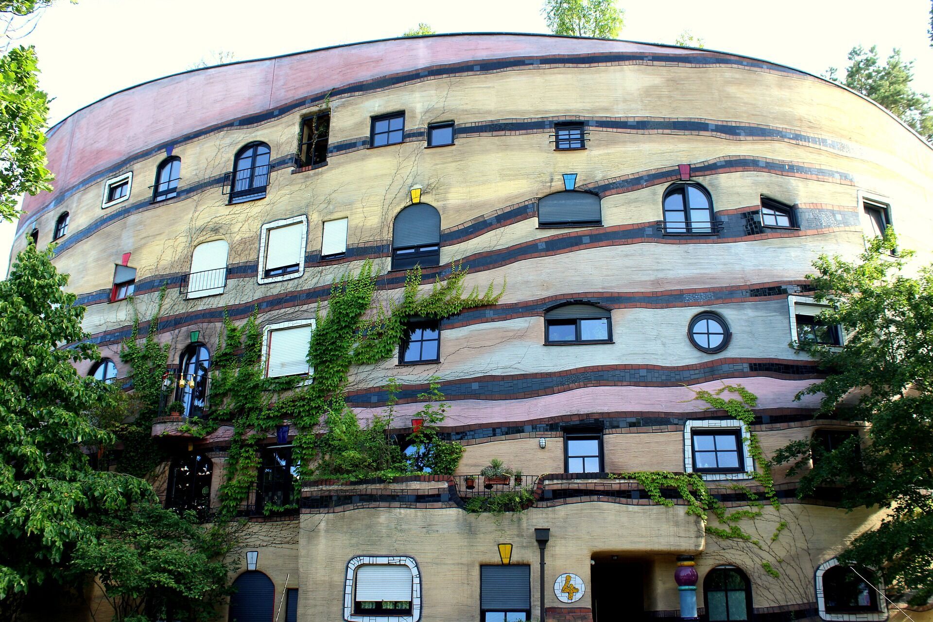 5 of the most unusual residential complexes in the world, near which everyone takes pictures