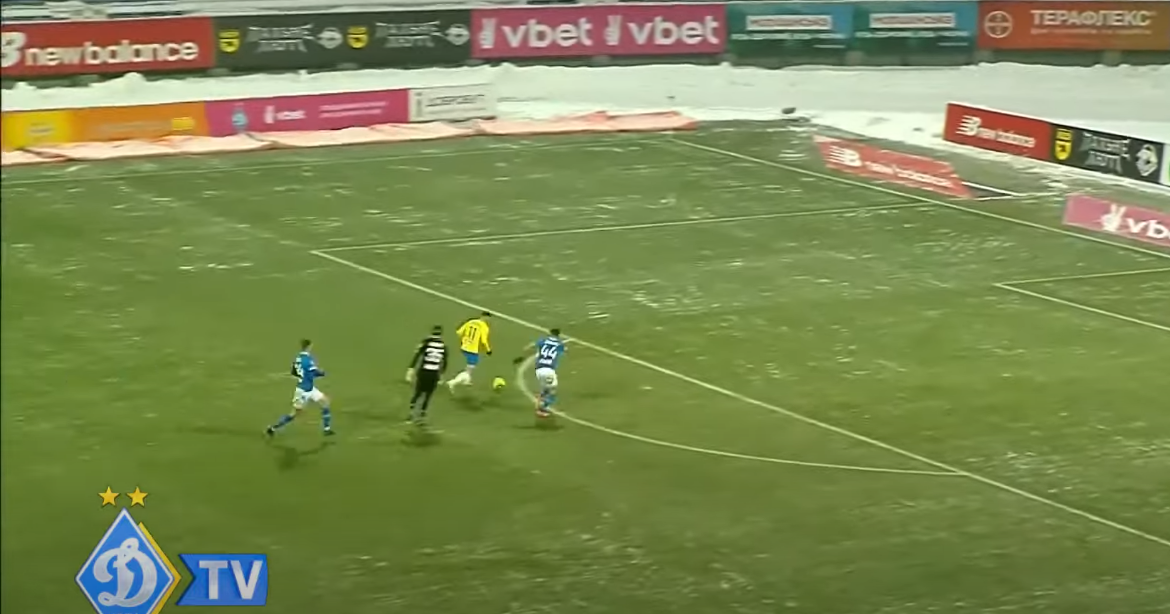Fail of the day. Dynamo goalkeeper missed a goal from 16 meters. Video