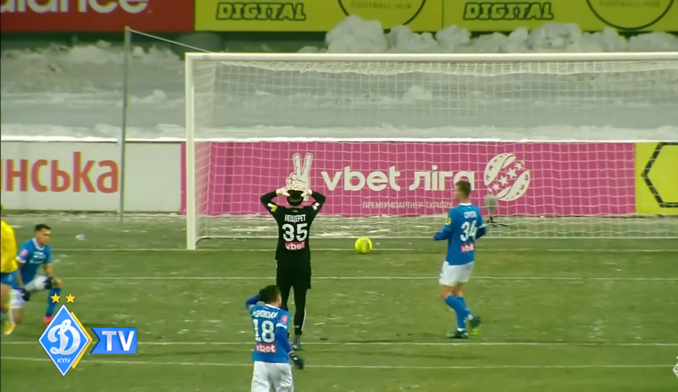 Fail of the day. Dynamo goalkeeper missed a goal from 16 meters. Video