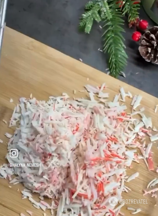 Crab salad in a new way: how to serve a popular appetizer 