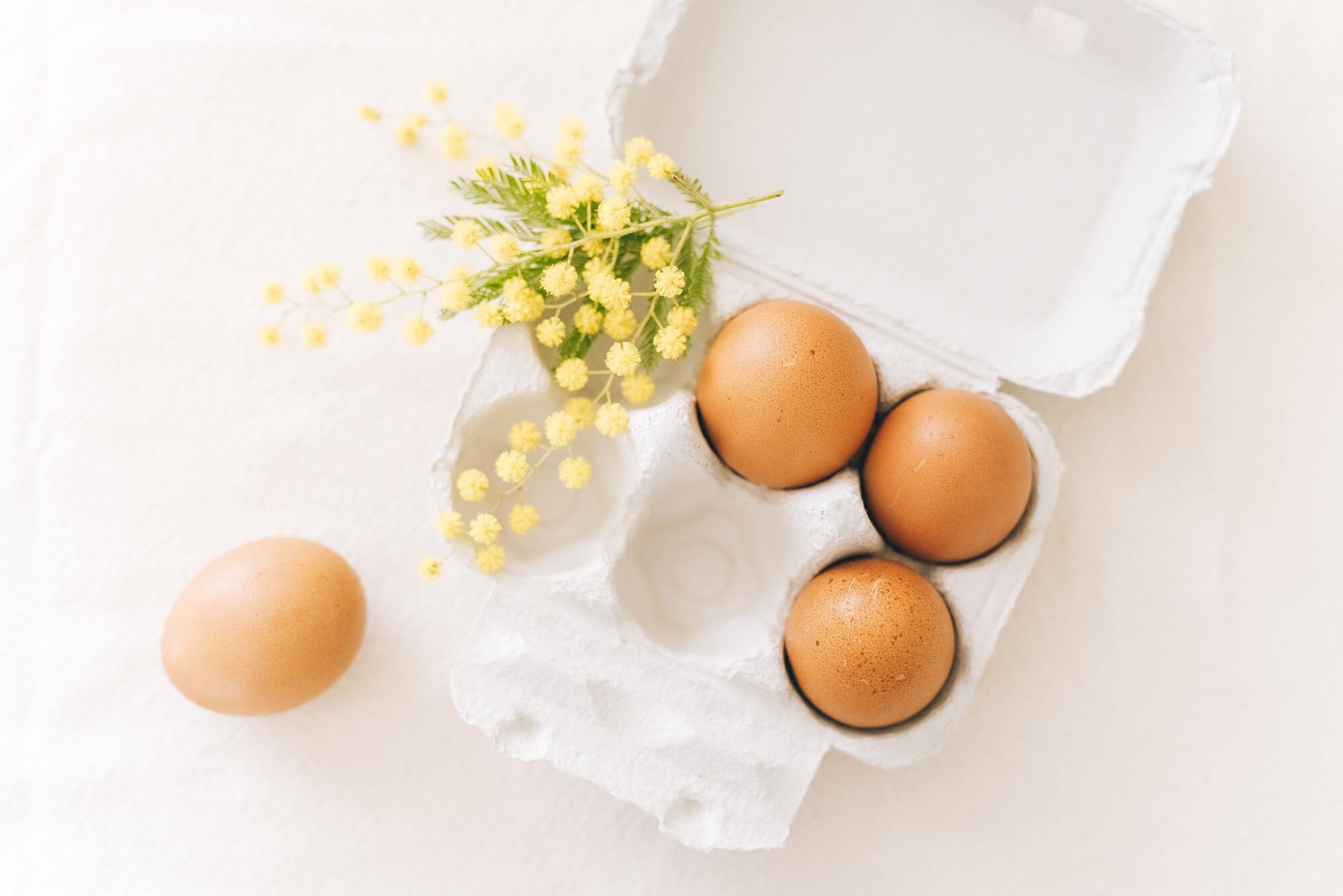 Why eggs peel badly and become rubbery: the most common mistakes 