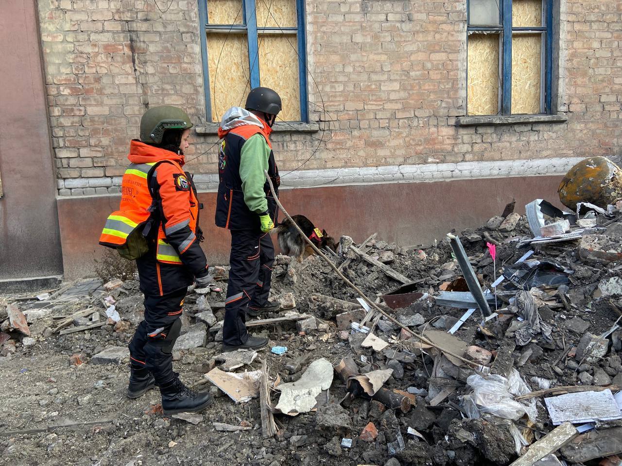 Rosyjski pocisk pochłonął życie całej rodziny: zidentyfikowano ofiary w Nowohrodiwce