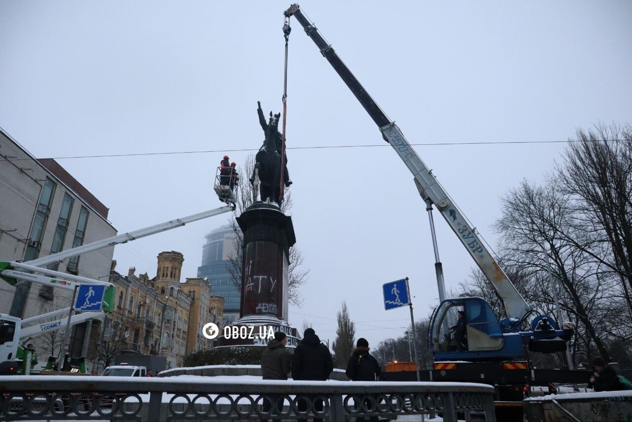 Monument to Mykola Shchors was dismantled in Kyiv: what will happen to it? Photo