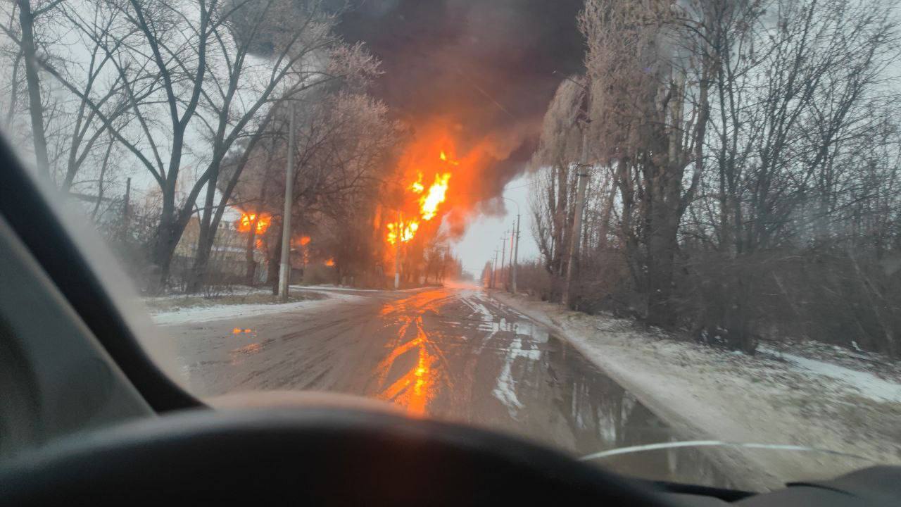 Explosions were heard in Makiivka, after which a strong fire broke out: photos