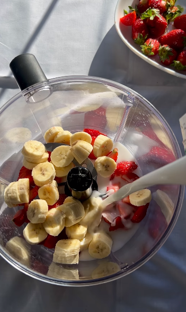 Zdrowy domowy jogurt chia bez zakwasu: bez słodzików i barwników