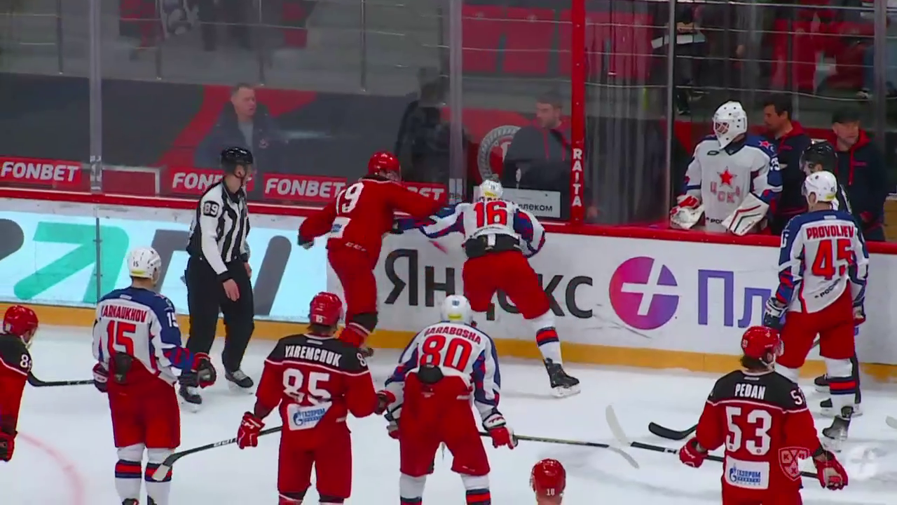 Canadian defenseman knocked out a Russian hockey player for a violent act at a KHL game. Video