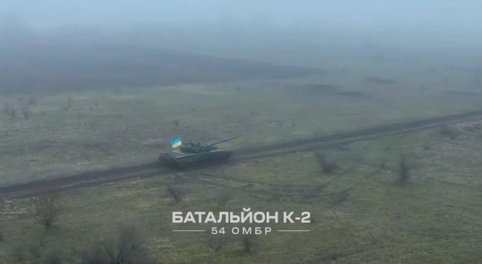 ''Cotton'' managed: a Ukrainian tank destroyed the occupiers' positions in the Luhansk region from 20 meters away. Video.