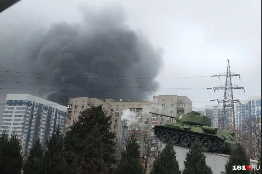 The FSB Border Service building caught fire in Rostov-on-Don, black smoke rises. Video.