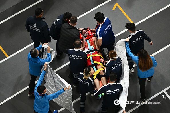 A runner in the Euro finals fell headlong into the asphalt at speed. He was taken away with sheets over his head. Video.