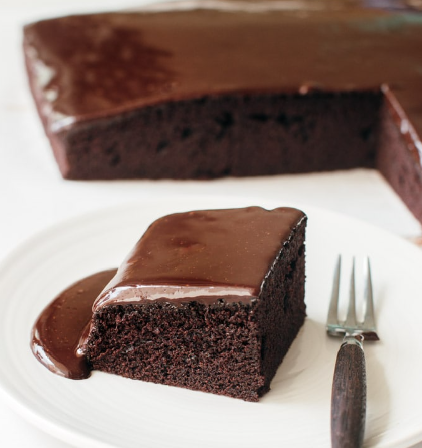 Simple chocolate cake with icing