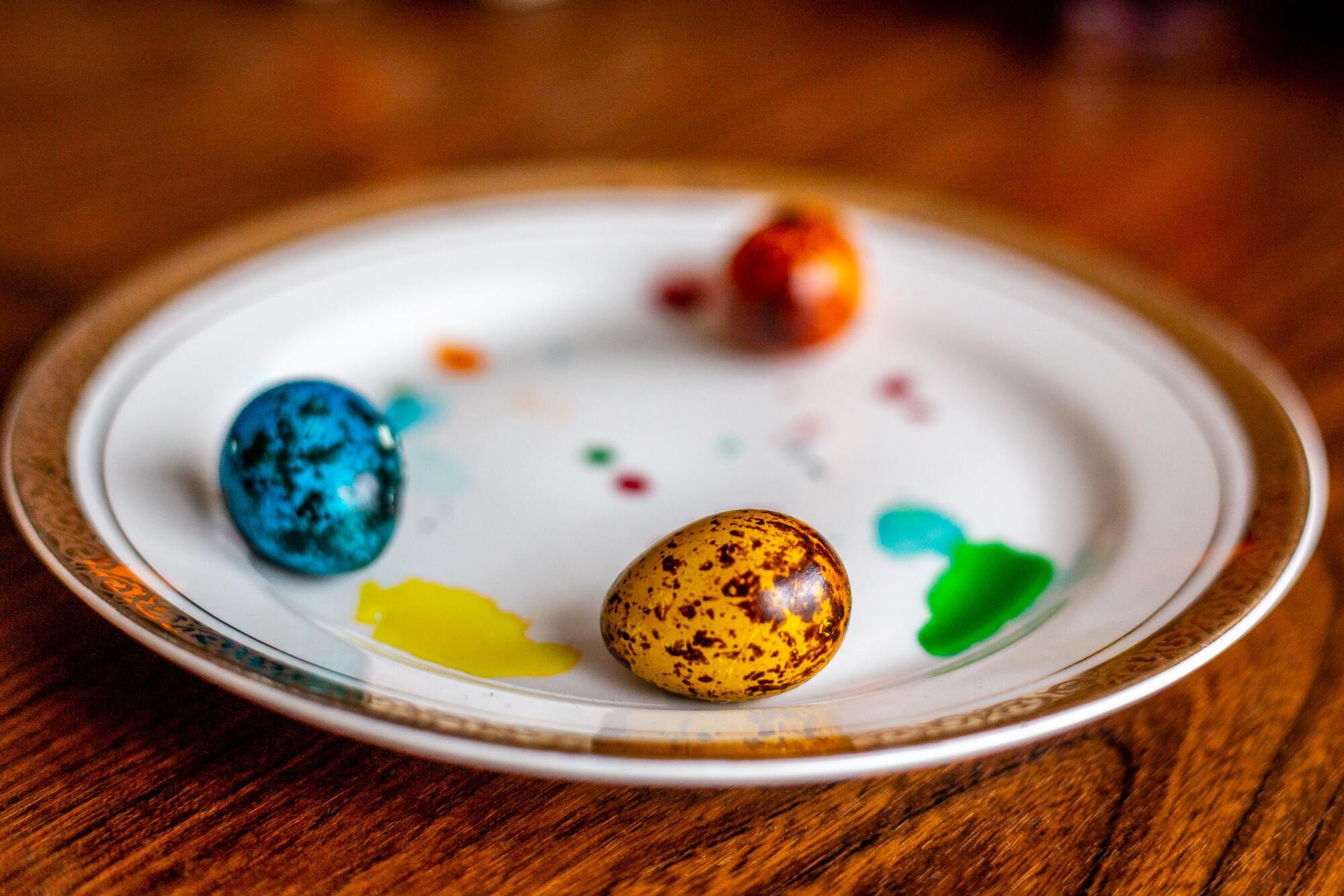 How to dye Easter eggs with coffee