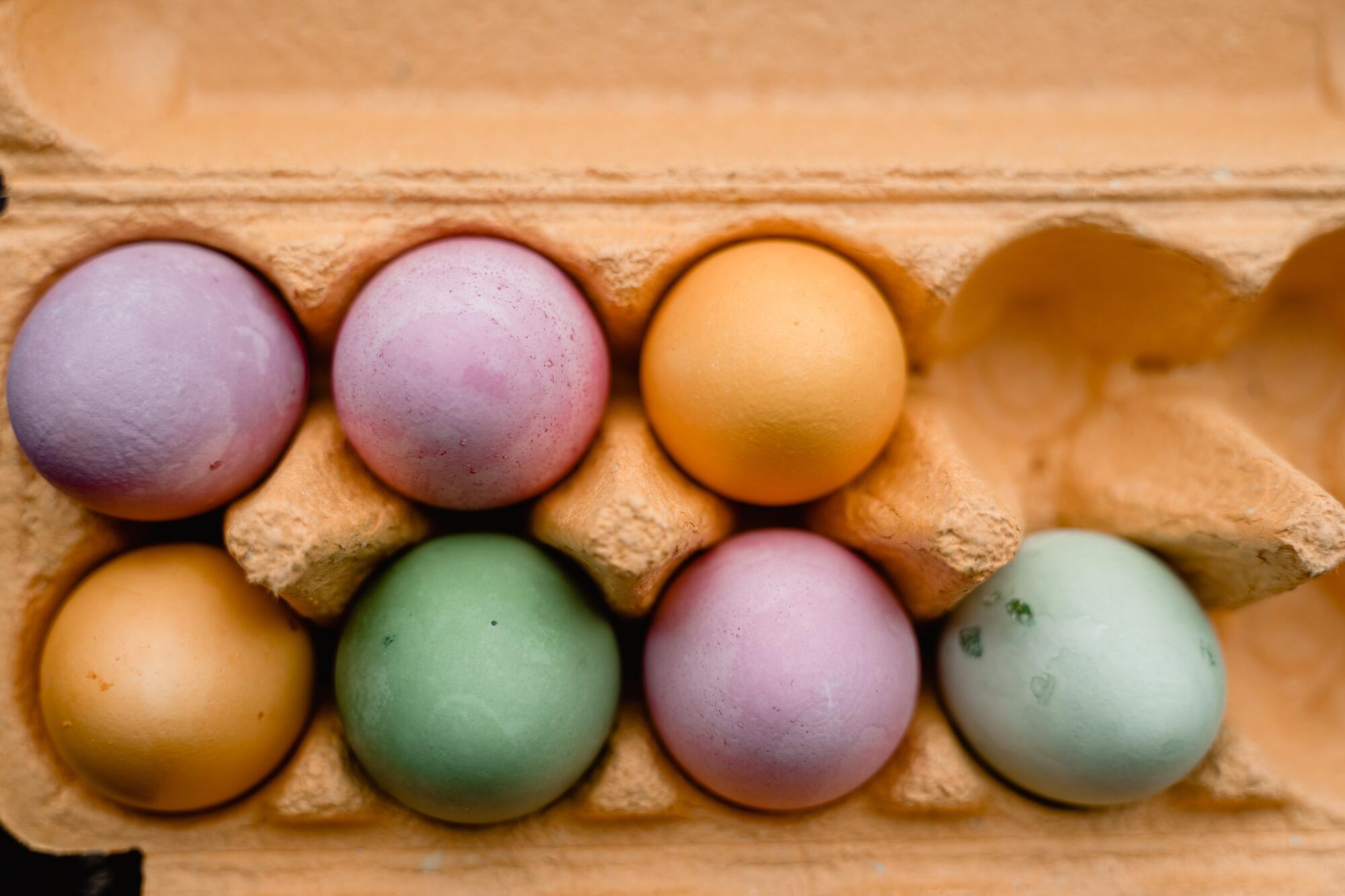 How to dye eggs with juice