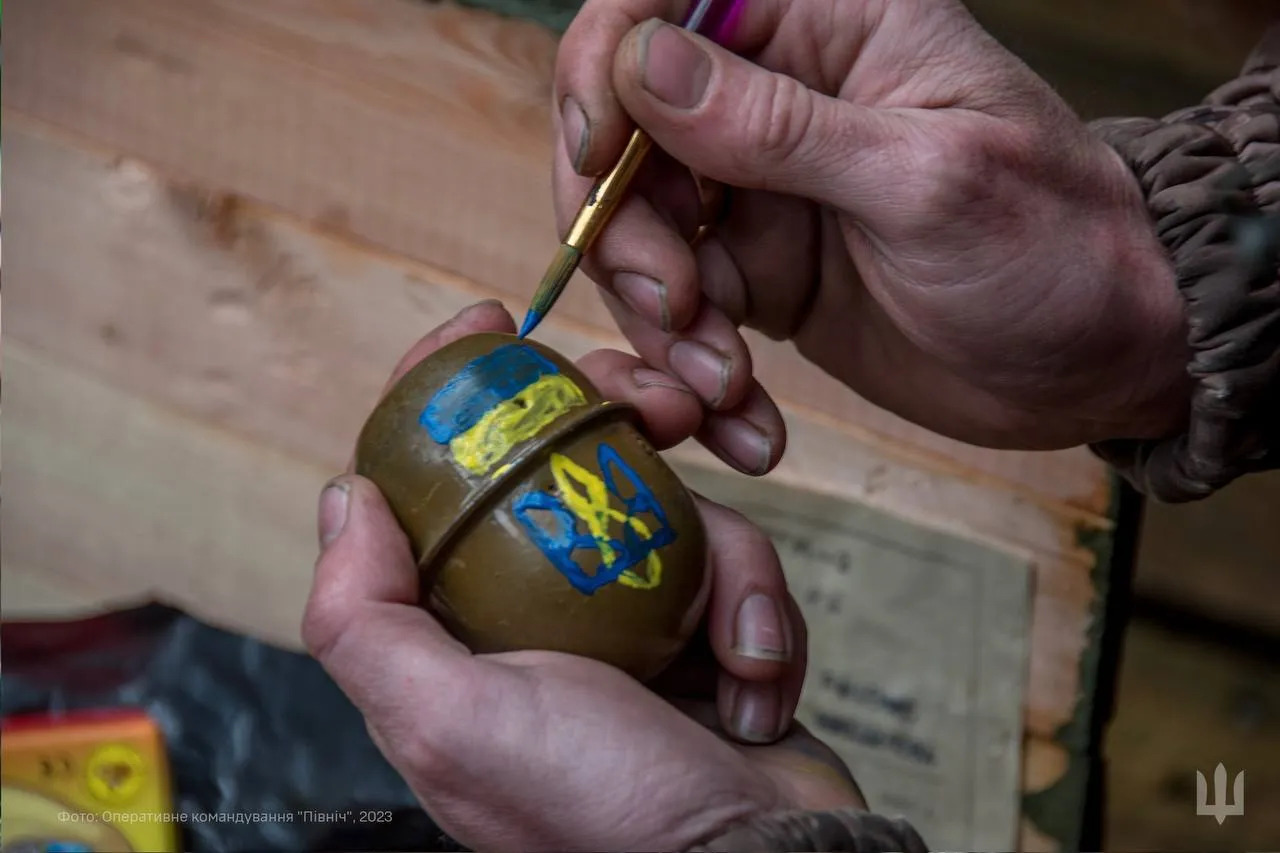 Ukrainian Armed Forces soldiers painted hand grenades in the form of Easter eggs.