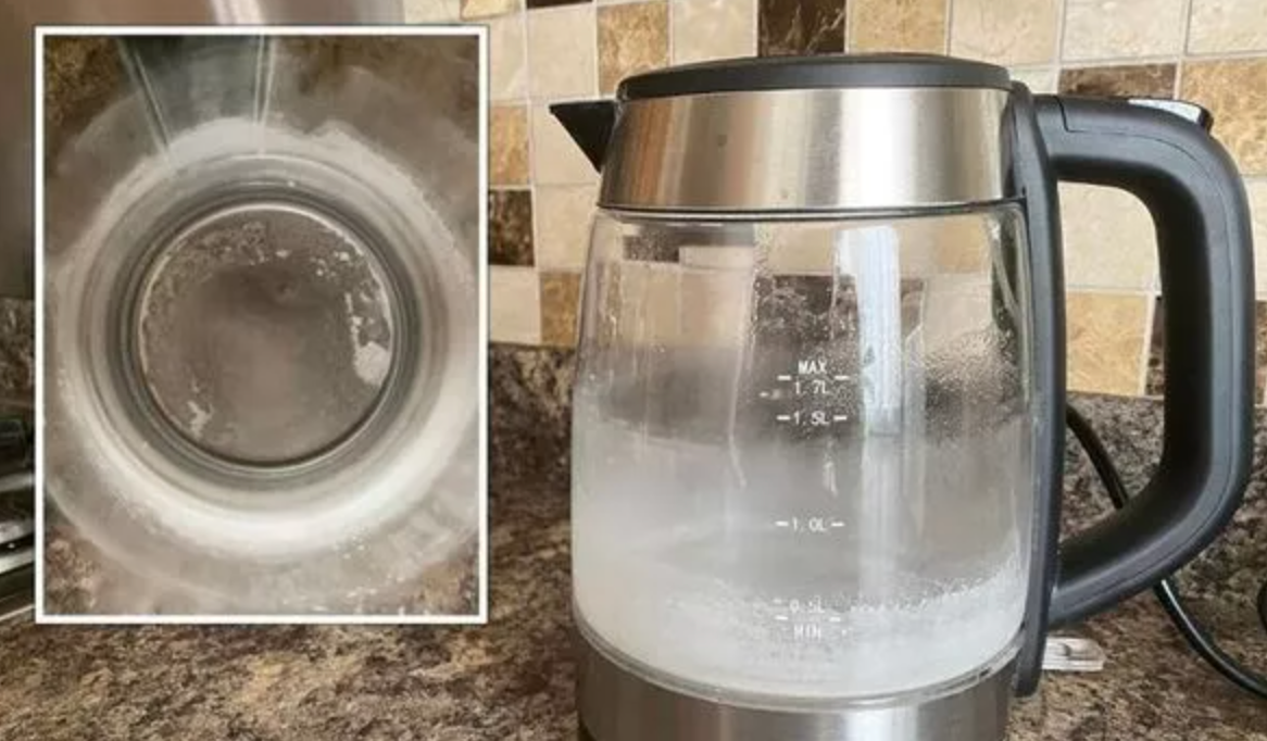 Limescale in the kettle can be cleaned with carbonated beverages