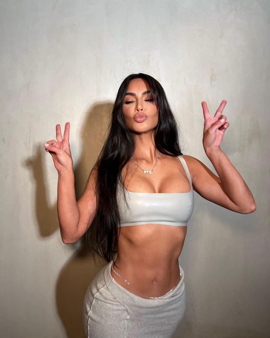 Wcale nie chodzi o sport?  Jaki jest sekret idealnego brzucha Kim Kardashian i co gwiazda tak długo ukrywała przed wszystkimi. Zdjęcie