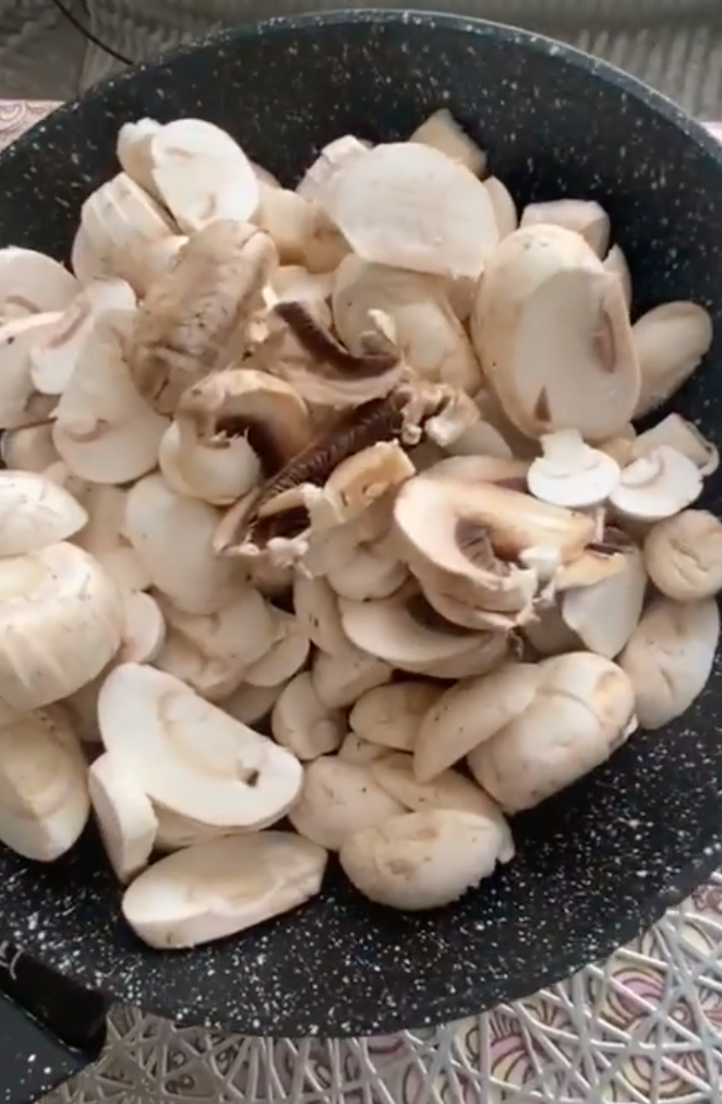 Mushrooms for the cake