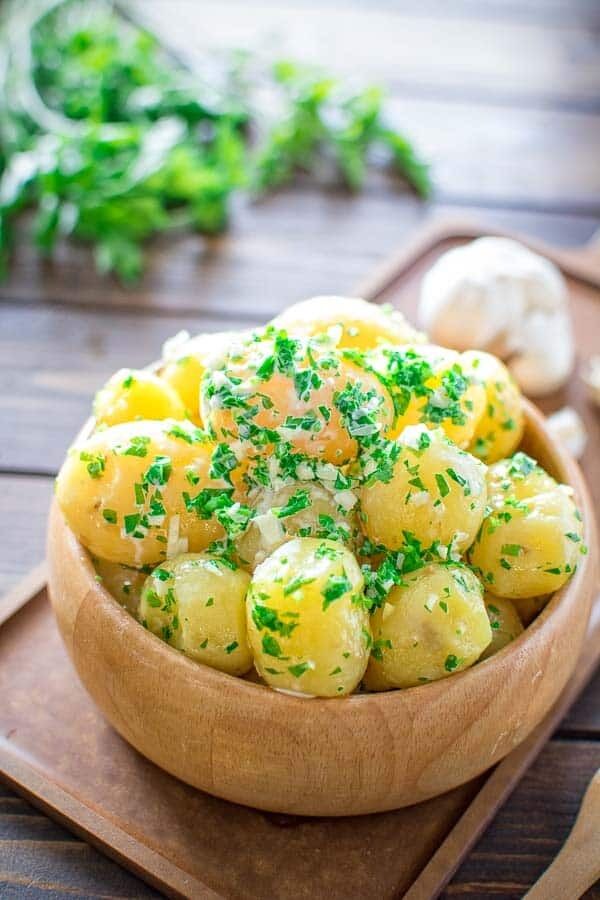 Young potatoes with dill and garlic