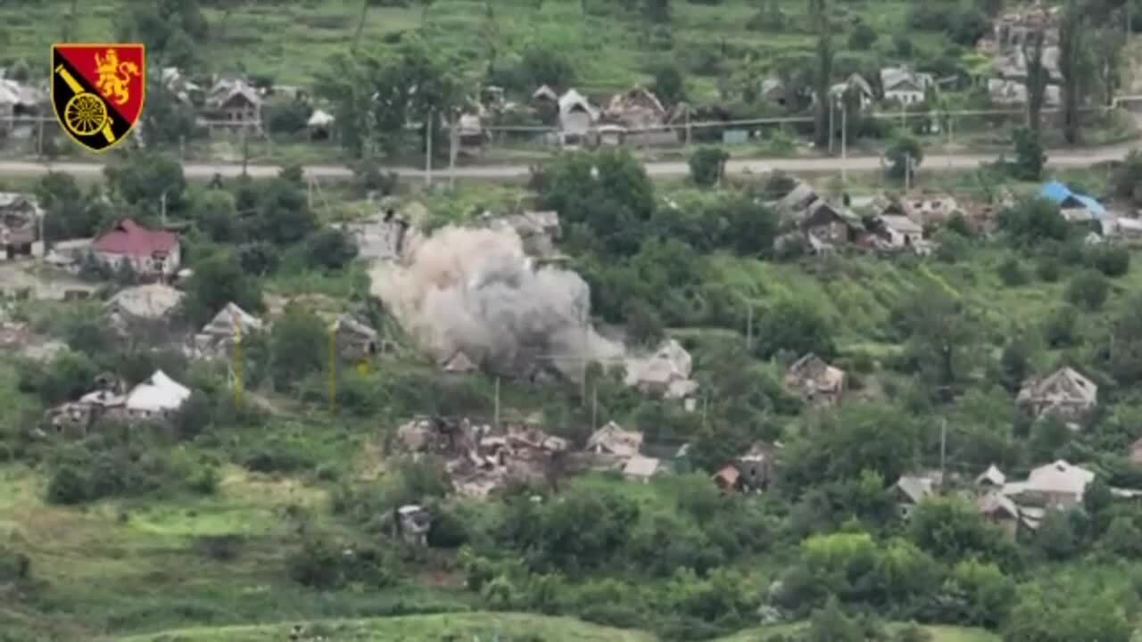 Ukraińskie Siły Zbrojne dokonały ataku w pobliżu Bakhmut, zniszczyły wrogi moździerz i skład amunicji. Wideo