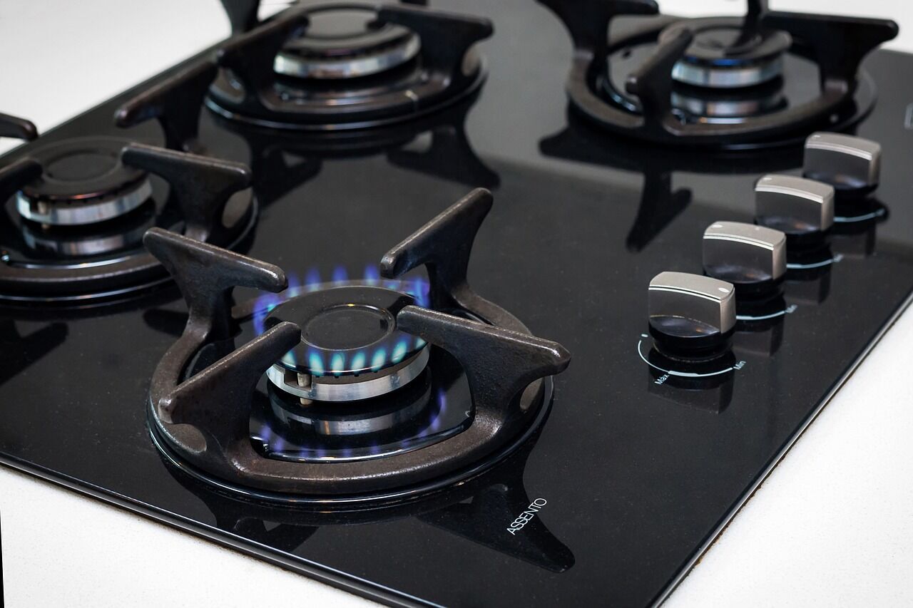 How to clean the hob from grease and soot