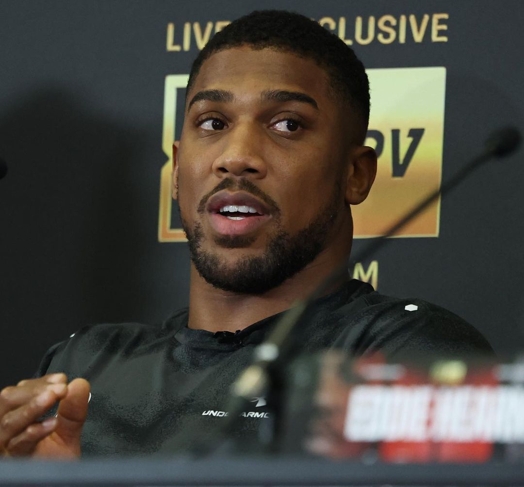 ''If he misses...'' Joshua makes a prediction for Usyk-Dubois fight
