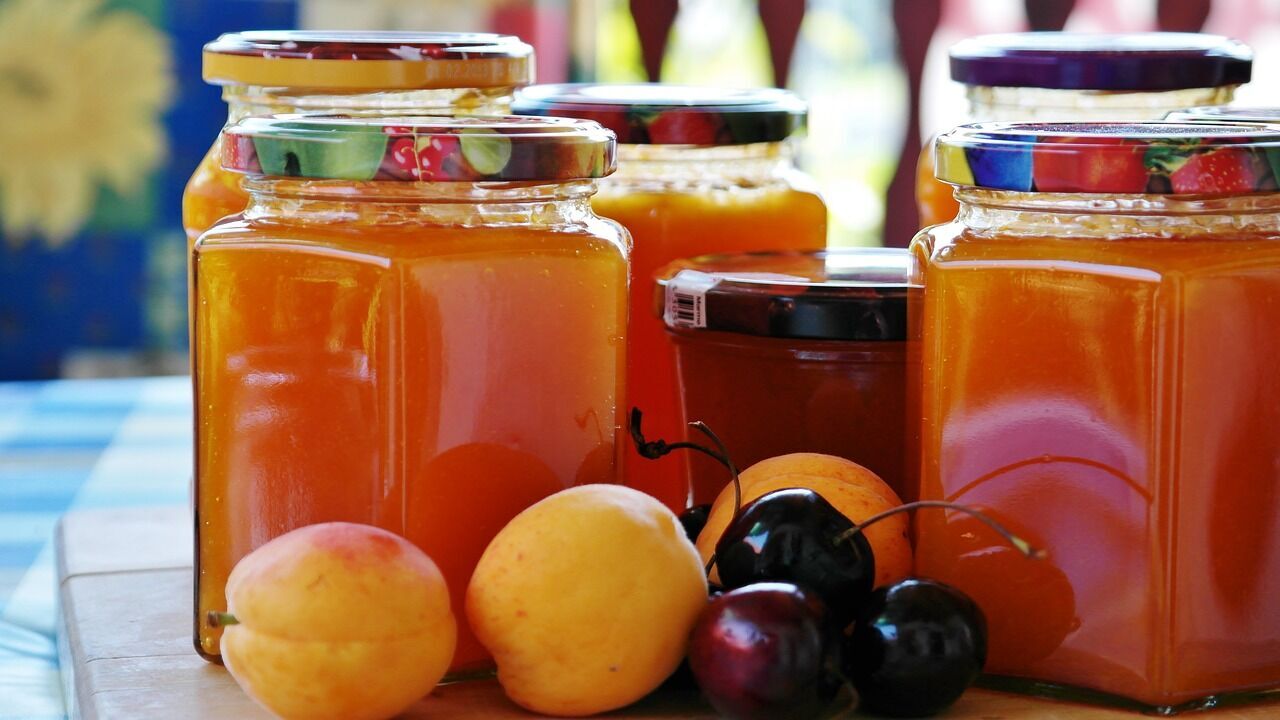 How to pickle apricot jam properly