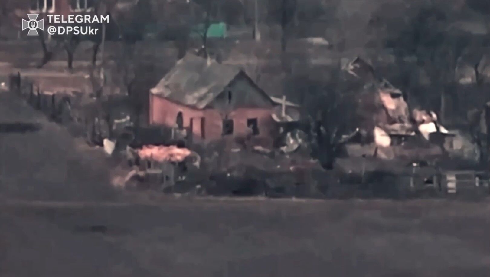 Ukrainian defenders precisely struck the occupants who decided to rest in the house. Video