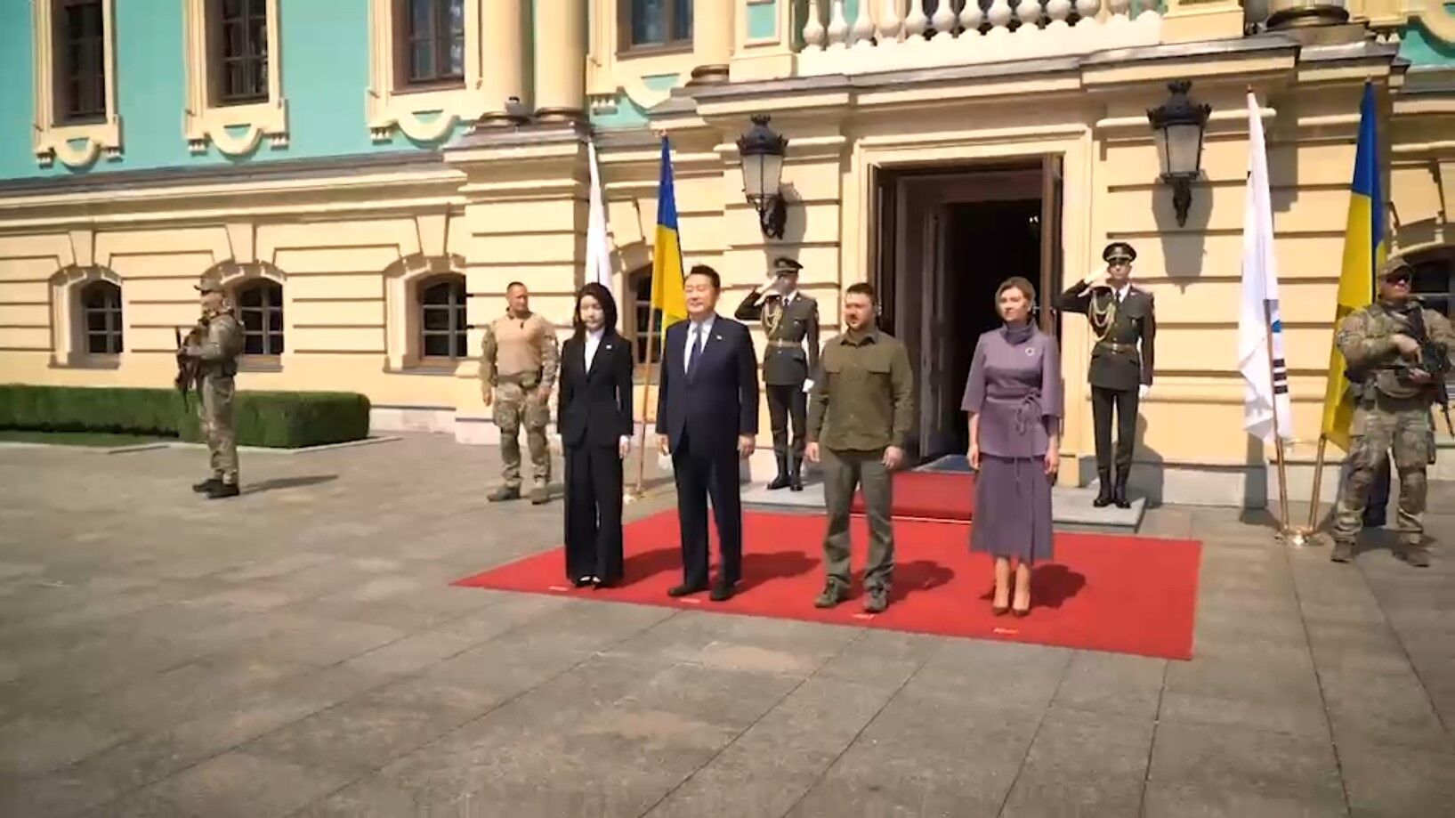 South Korean President arrived in Ukraine and met Zelensky: key topics of the talks. Photo and video