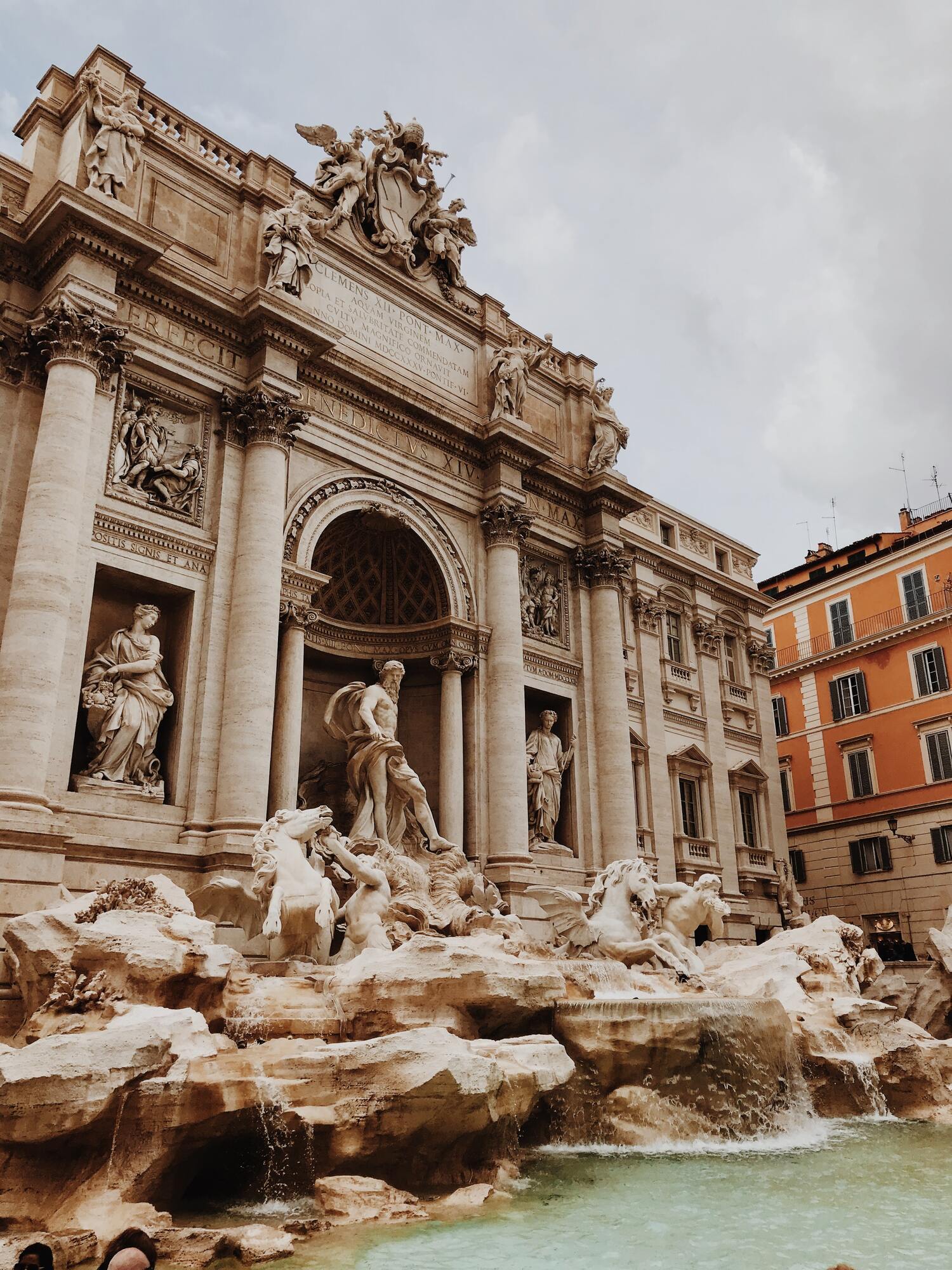 It can ruin everything: seven ''unforgivable'' mistakes made by tourists in Rome