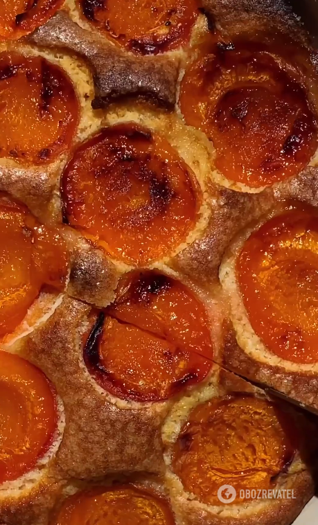 Simple fluffy apricot pie: tastier than charlotte