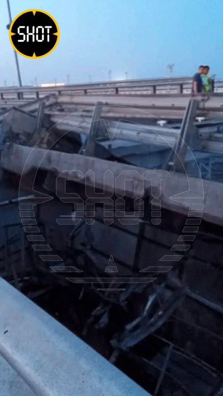 At the Crimean bridge there were explosions, there is destruction and deaths: traffic was blocked, people in panic. Photo and video