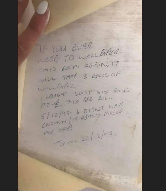 In Australia, a woman found a note from her previous landlord under the wallpaper: why it caused an online uproar
