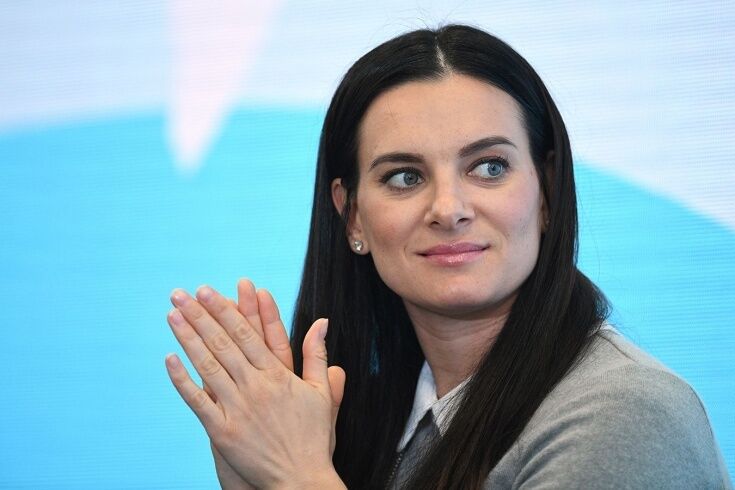 ''Leaky shoe'': Isinbayeva sent Russians into hysterics after she disowned Russian army