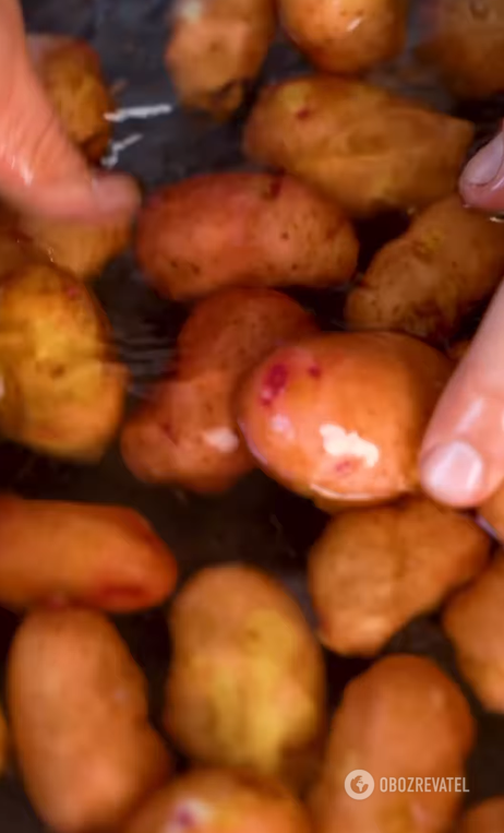 How to cook young potatoes in a new way: idea from a famous chef