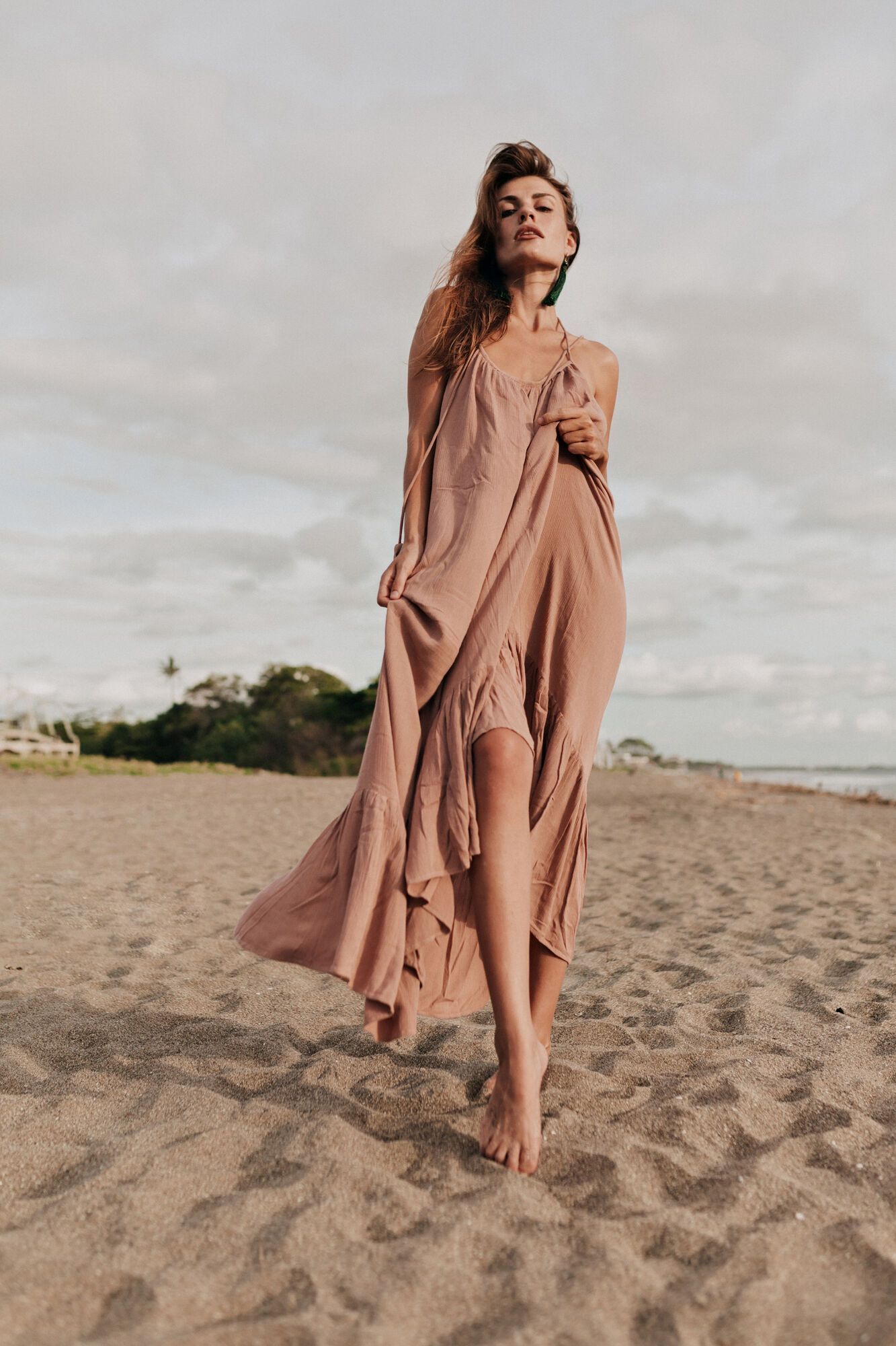 They will be a lifesaver! 4 ''airy'' dresses that will allow you to look luxurious even in the heat. Photo