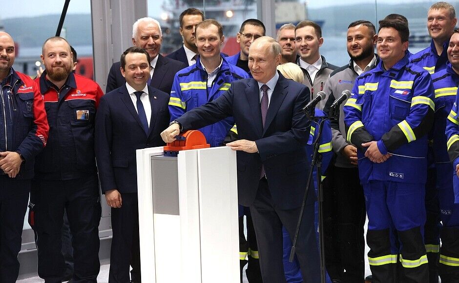 Kremlin dictator happily launches new gas liquefaction line