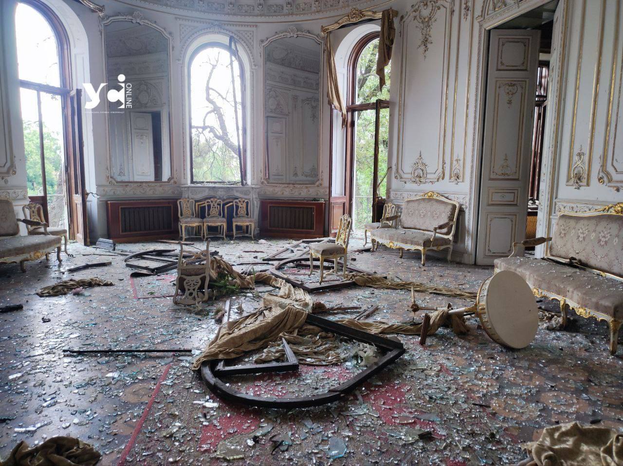 Old stained-glass windows smashed, furniture damaged: photos and video of the House of Scientists in Odessa after a night flight