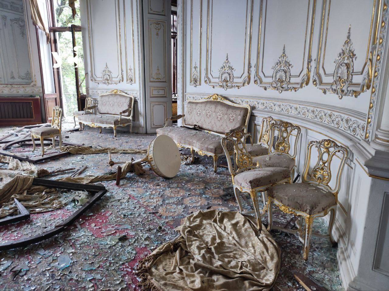 Old stained-glass windows smashed, furniture damaged: photos and video of the House of Scientists in Odessa after a night flight