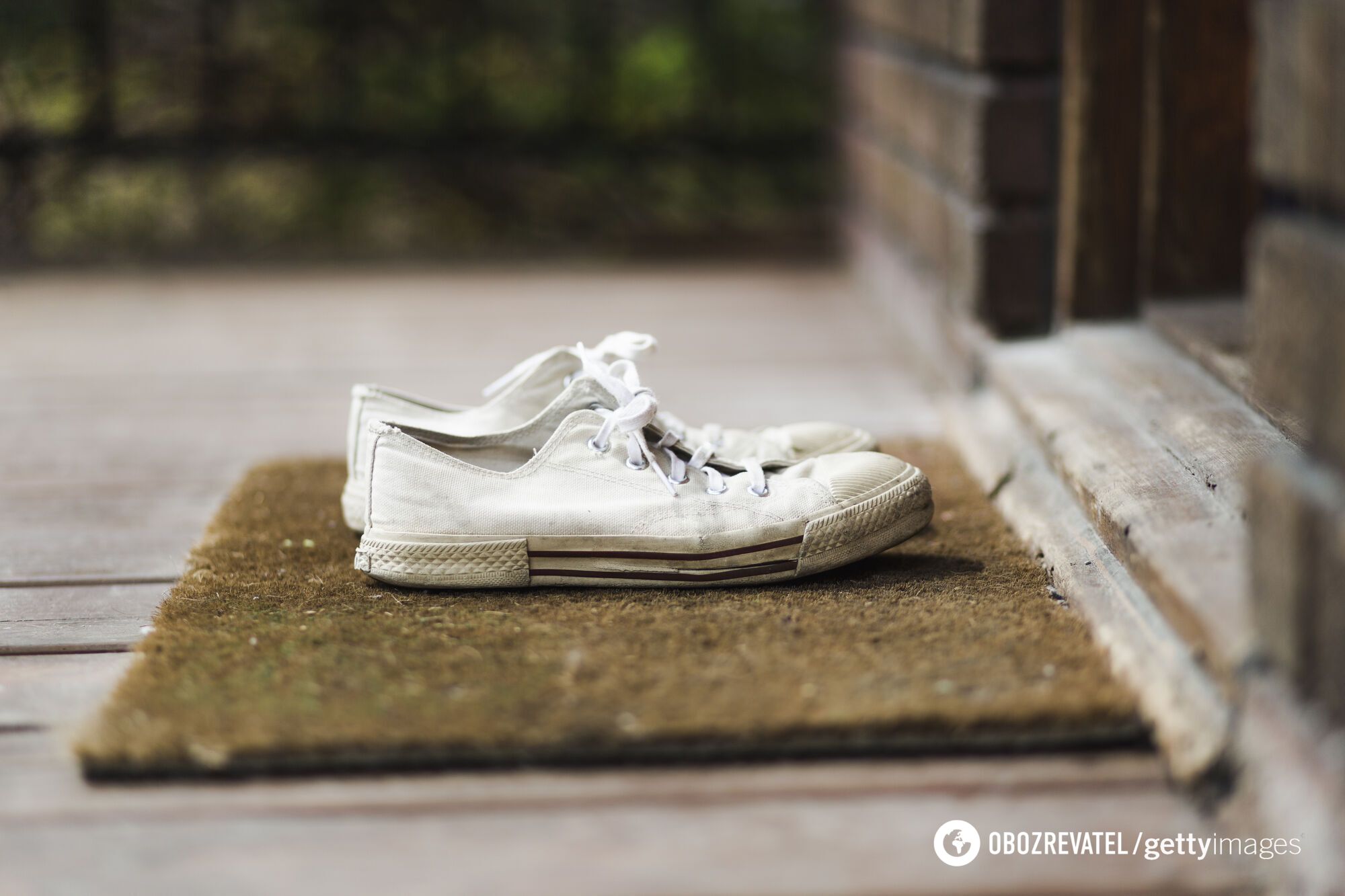How to clean white sneakers to make them look like new. 8 proven ways