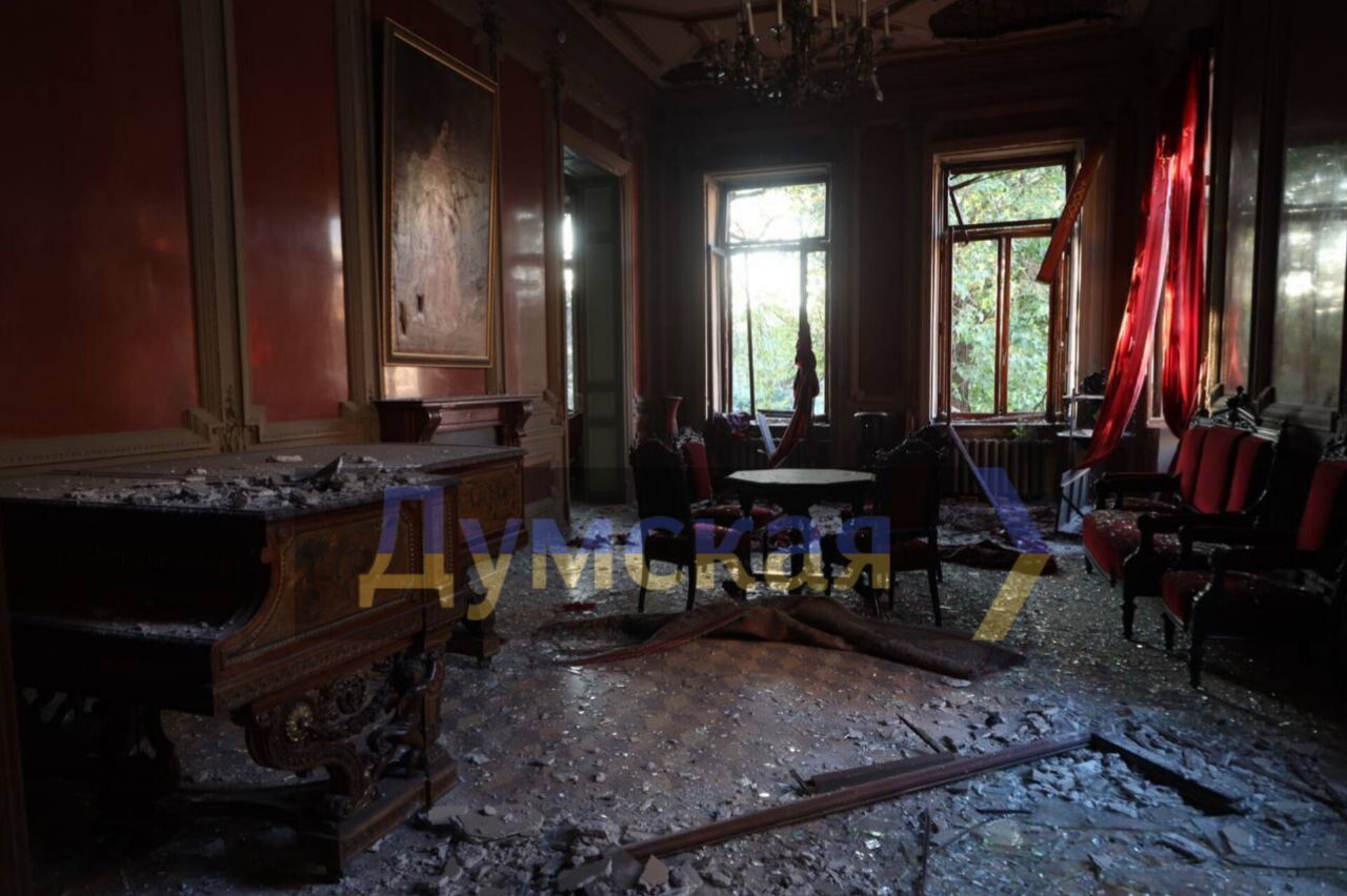 Old stained-glass windows smashed, furniture damaged: photos and video of the House of Scientists in Odessa after a night flight