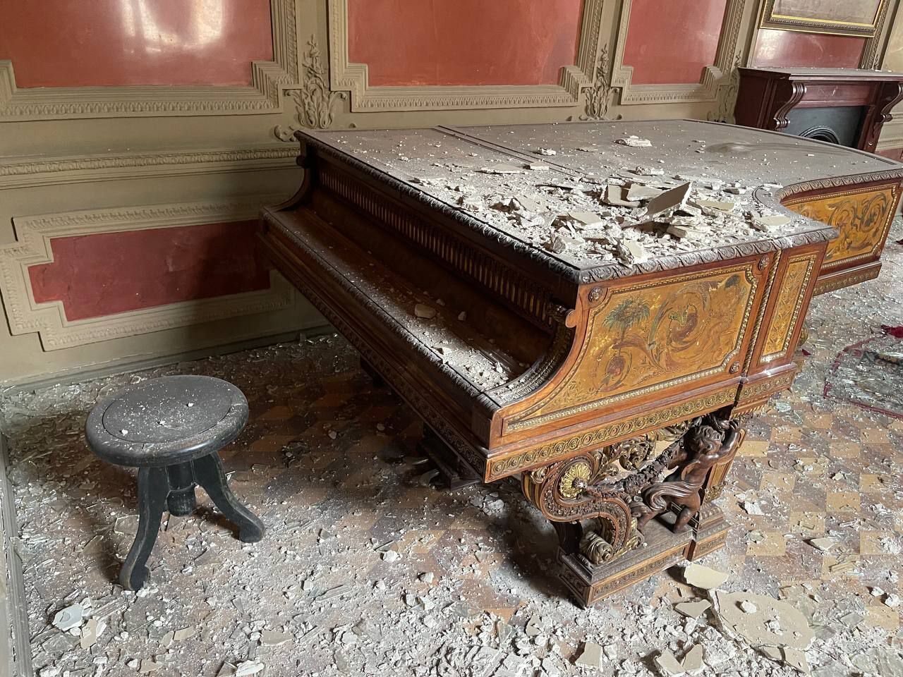 Old stained-glass windows smashed, furniture damaged: photos and video of the House of Scientists in Odessa after a night flight