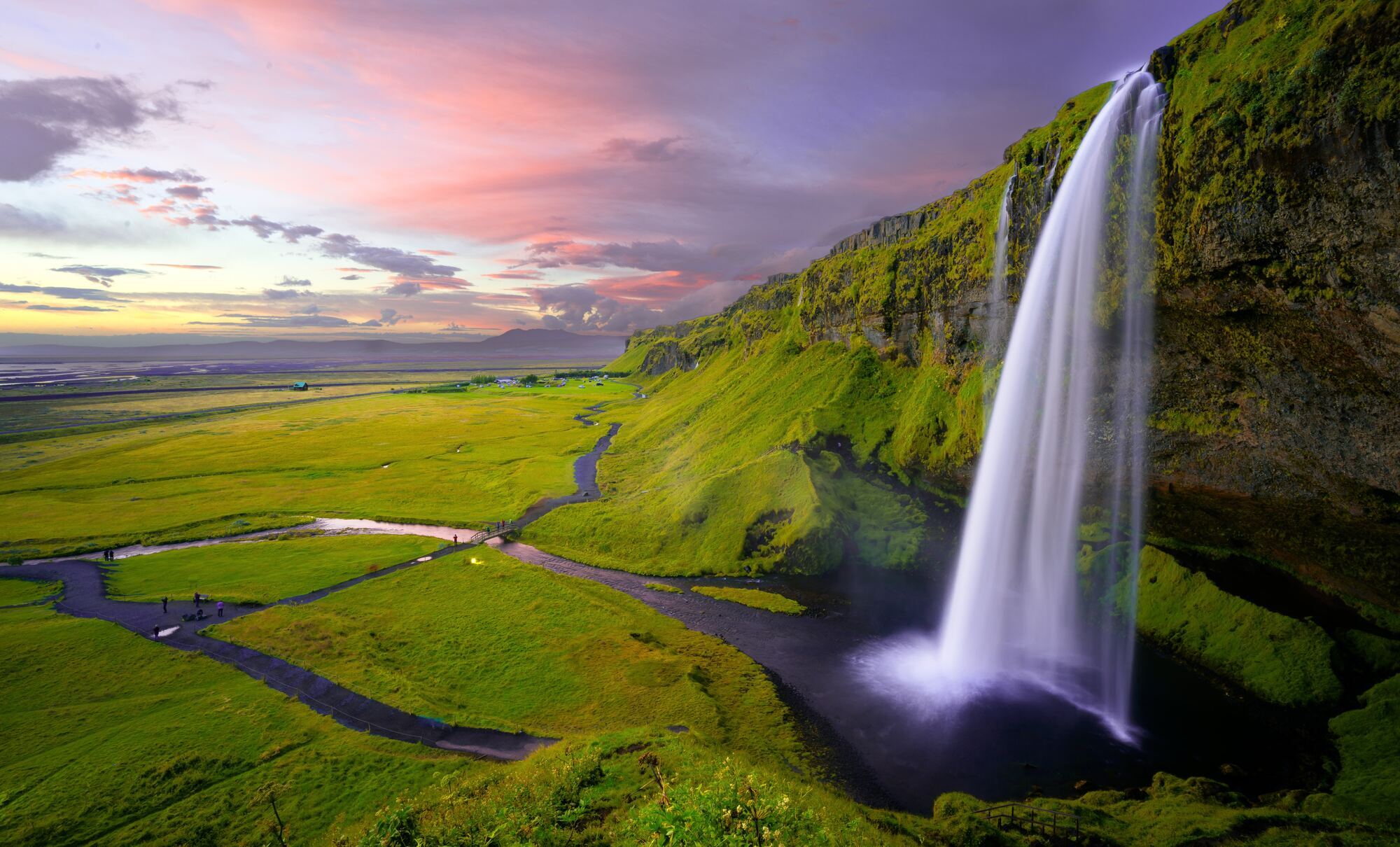 Aktywne wulkany i żywe muzea: co zachwyca turystów na Islandii?