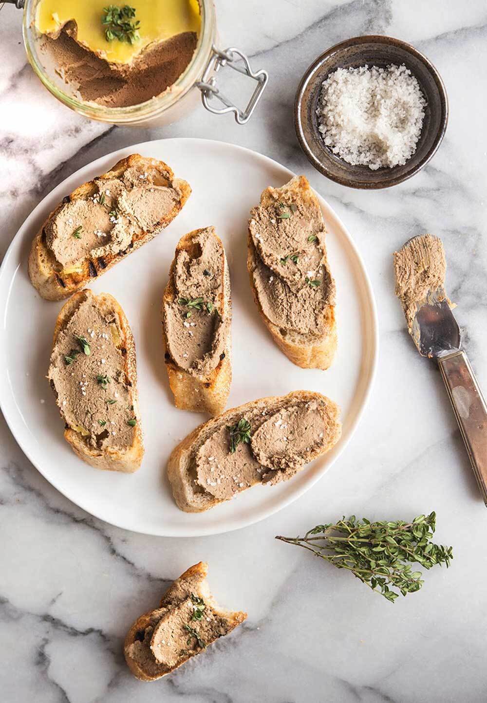 What to make a tasty pate and bread spread with