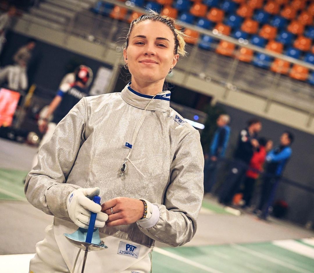 Russian woman who went crazy after losing to Harlan humiliated at the World Fencing Championships 