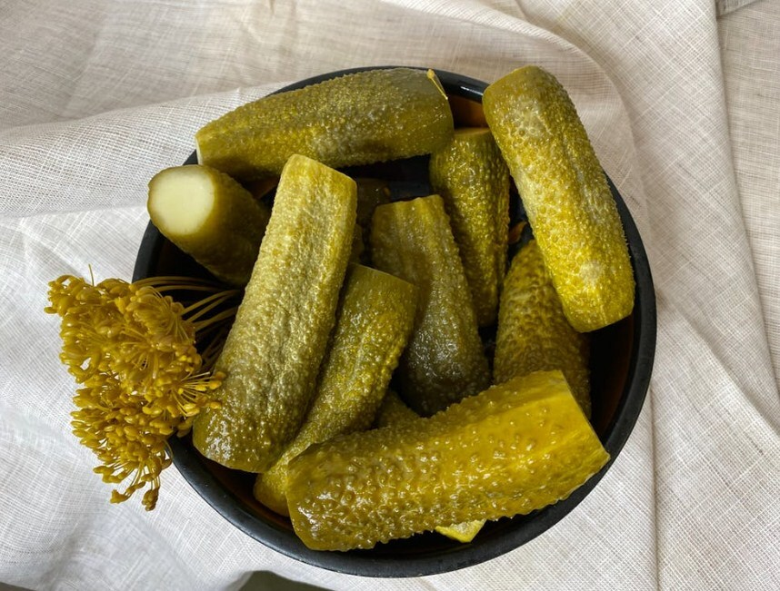 Crispy cucumbers for winter with lemon: no need to add vinegar