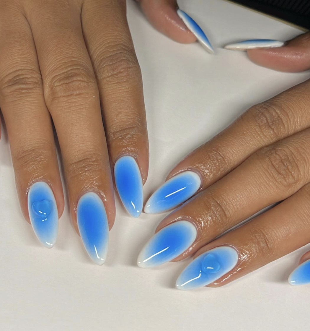 Aquarians should better choose a manicure with the image of aura.