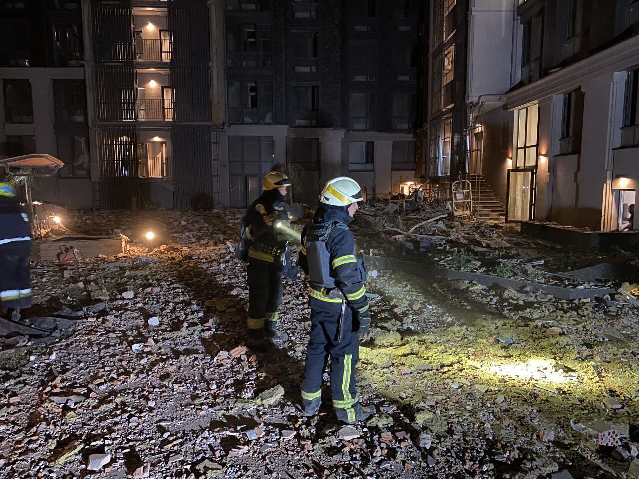 Search and rescue work after Russian strike on residengtial building competed in Dnipro: two children are among the victims. Photo and video