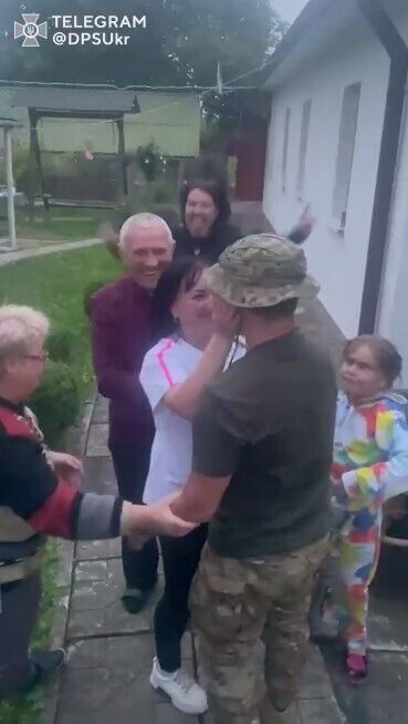 ''Kept his word!'' Touching footage of the meeting of the border guard with his family touched the network. Video