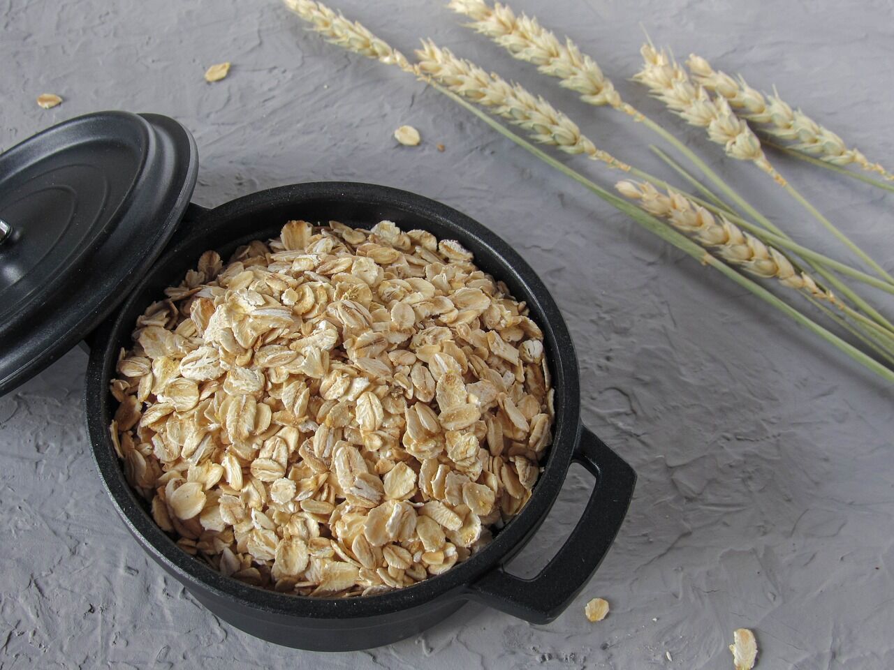 Why oatmeal shouldn't be eaten every day and how it's harmful