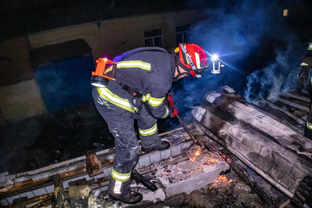 The occupants at night struck Kharkiv, there is a flight to the warehouse: a fire broke out. Video